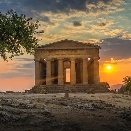 Sicily Oda ve Kahvaltı 3*